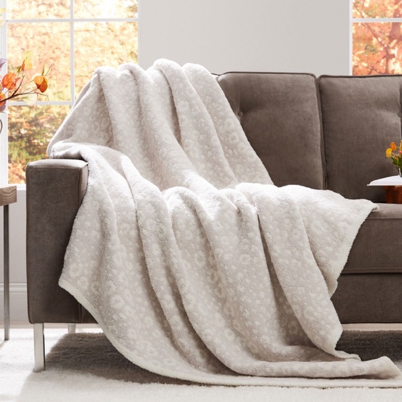 Other - Animal Print Cozy Knit Throw in Chelsea Leopard Cream/Stone